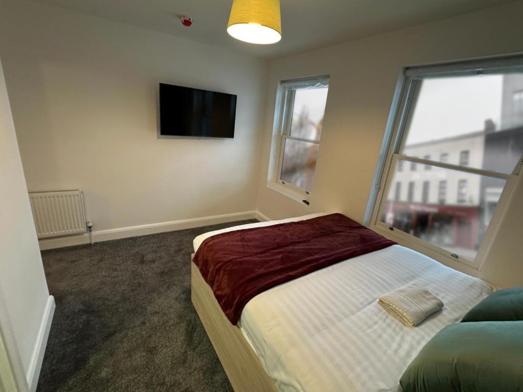 Mary Mullen'S Rooms Eyre Square. Голуэй Экстерьер фото
