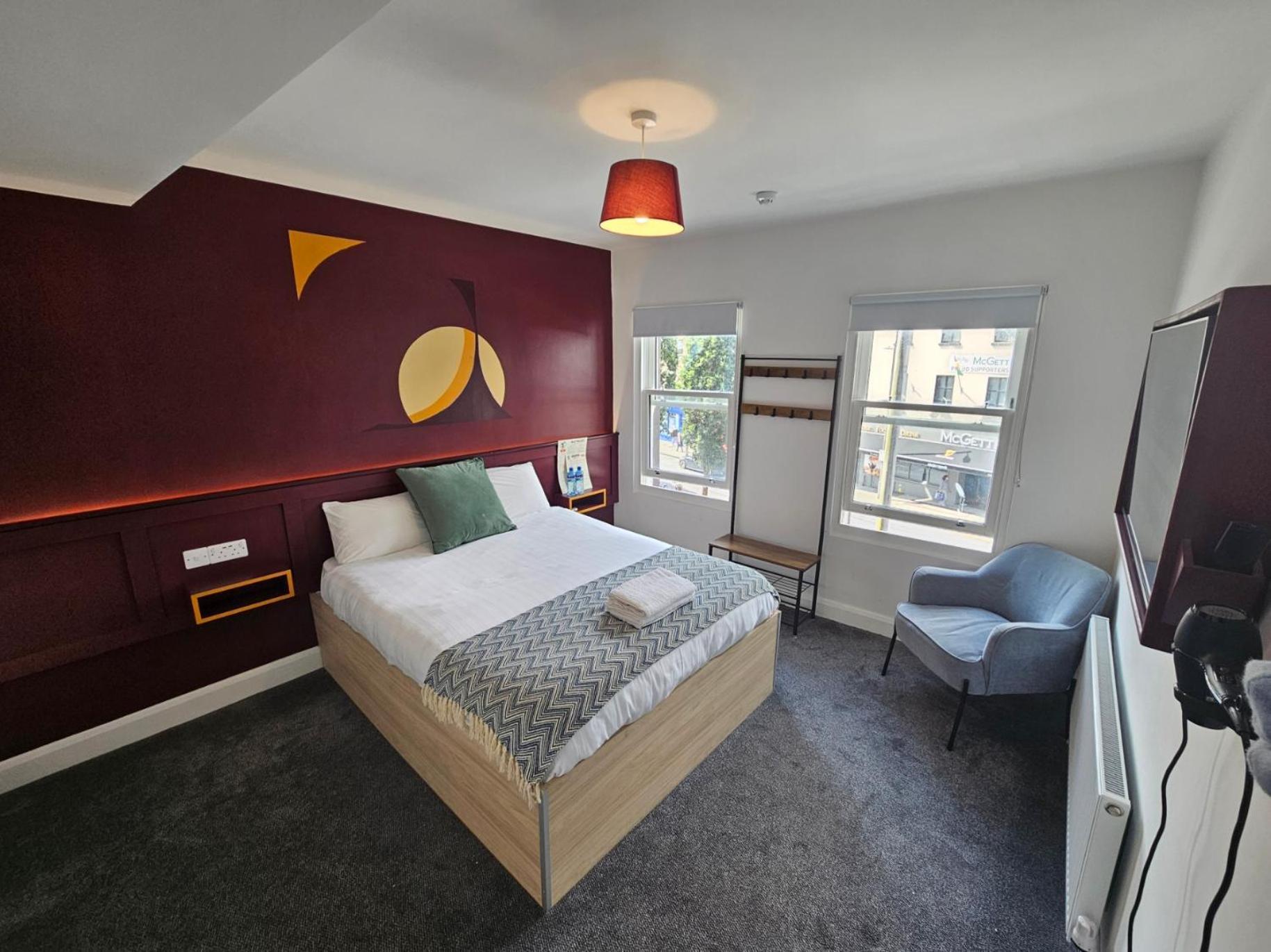 Mary Mullen'S Rooms Eyre Square. Голуэй Экстерьер фото
