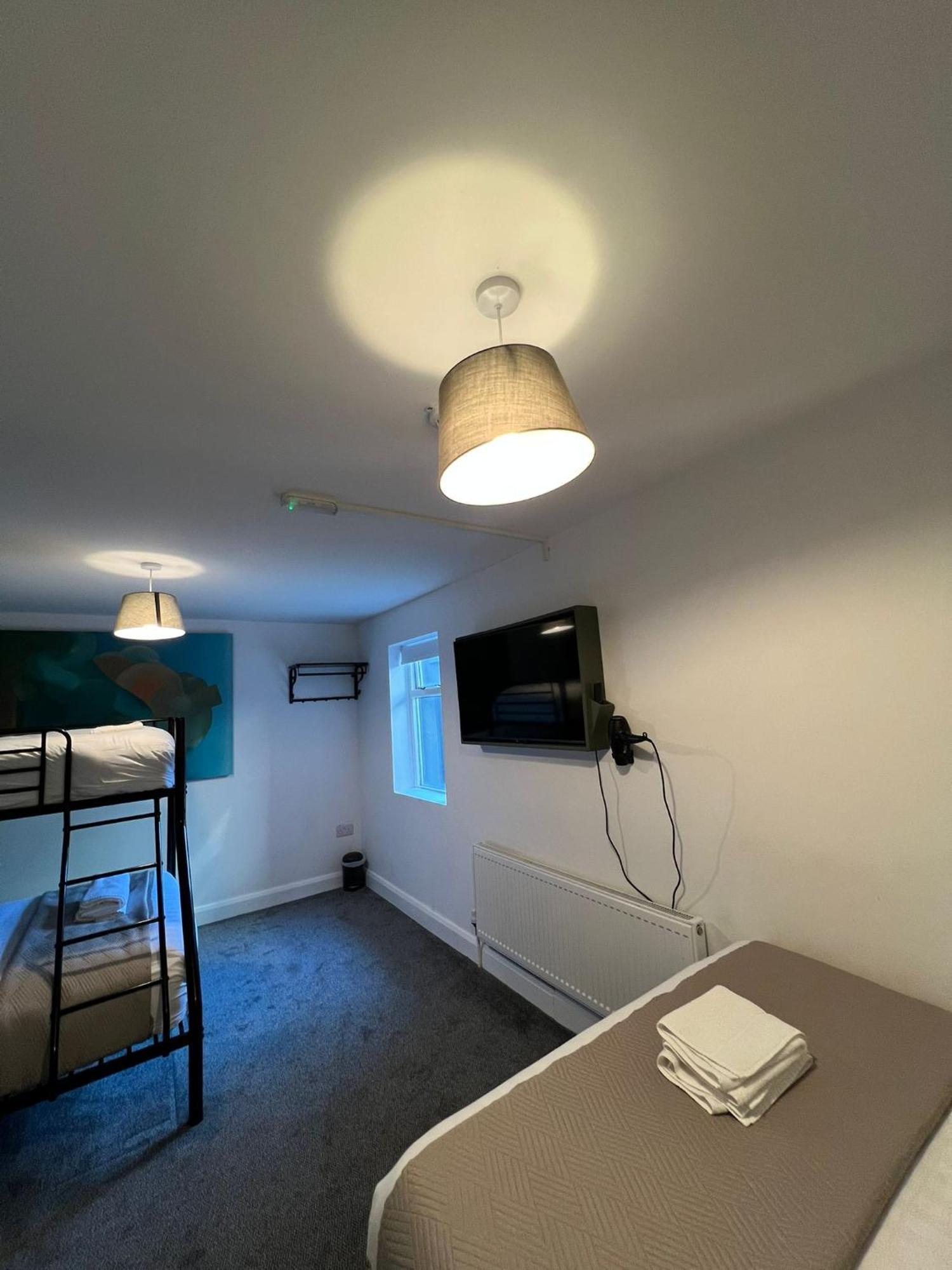 Mary Mullen'S Rooms Eyre Square. Голуэй Экстерьер фото